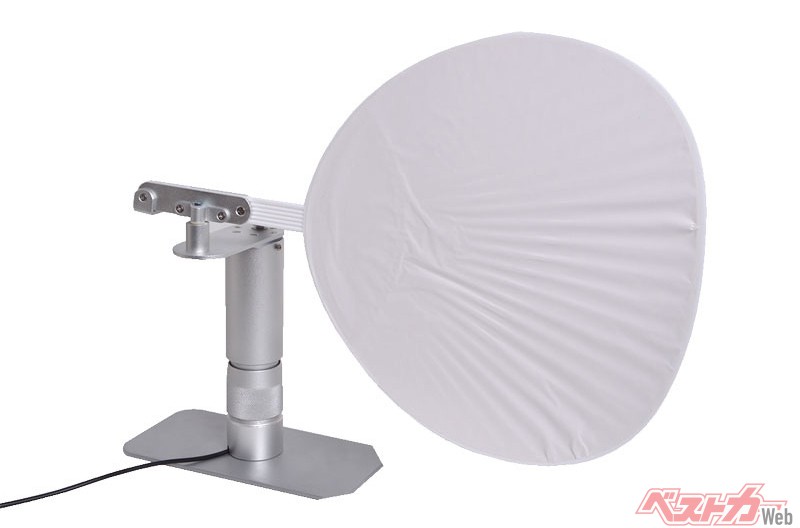 自然な風を求めるユーザーのため作られた「USB電動静音うちわ」。アルミ削り出しで作ったボディは6980円と高価で売れなかった