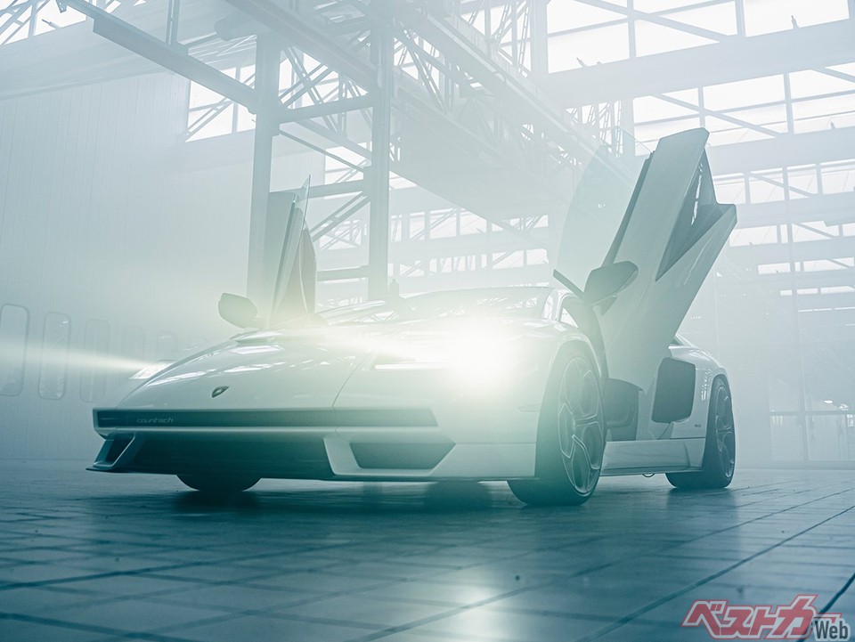 伝統を守りつつ生まれ変わったニューカウンタック