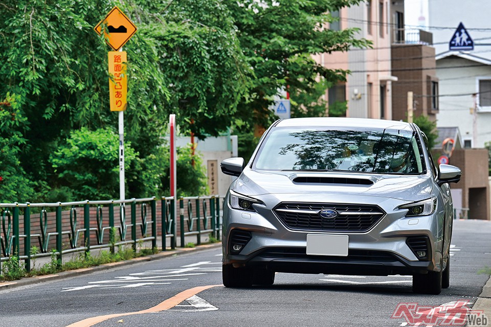 ベストカーではおなじみの「音羽ニュル」(詳しくは画像ギャラリーを参照)を、まずは元教官齊藤氏に走っていただき、注意ポイントを挙げてもらった