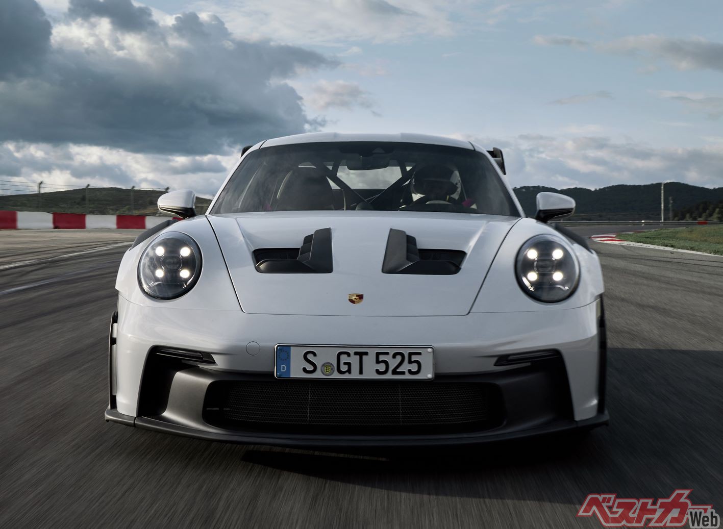 ついに3000万円越え まさに公道走行可能なレーシングカーといえる新型ポルシェ911 Gt3 Rsは空気を操る技を持つ 自動車情報誌 ベストカー ついに3000万円越え まさに公道走行可能なレーシングカーといえる新型ポルシェ911 Gt3 Rsは空気を操る技を持つ 自動車情報誌 ベストカー
