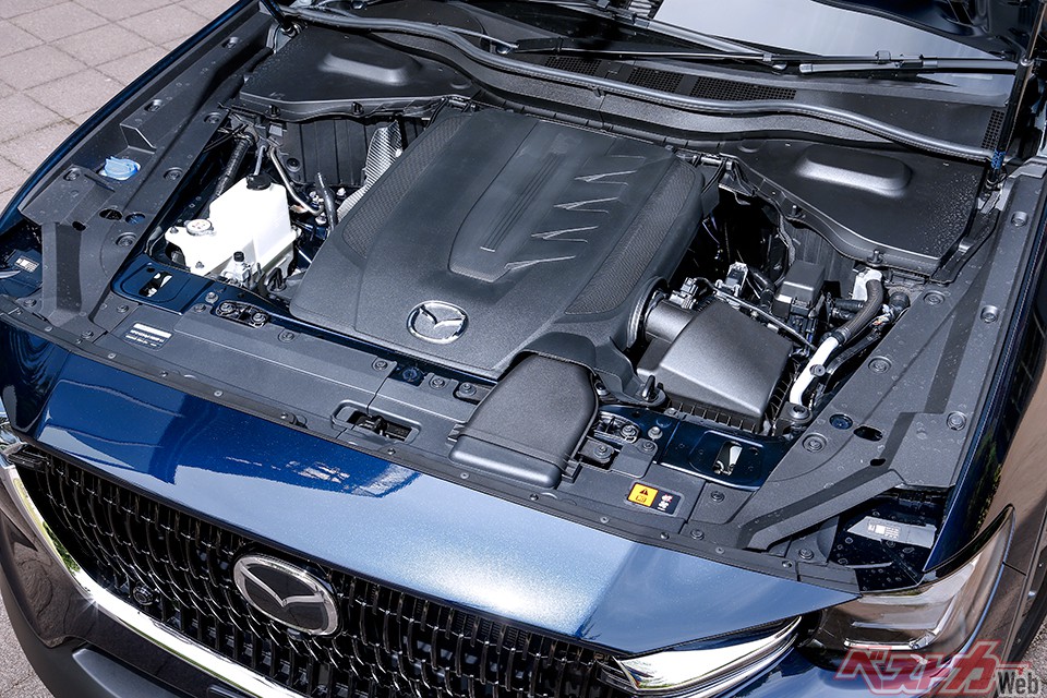 最廉価グレードの25S Sパッケージは、188ps/25.5kgmの2.5L、直4ガソリン