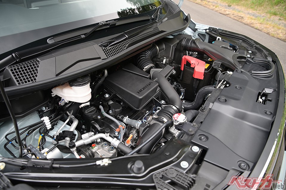 1.5L、直4ターボは、150ps/20.7kgmで動力性能的にも不満はない