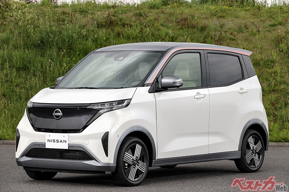 発表後3週間で約1万1000台を受注した軽EVの日産 サクラ(写真)。納期の長期化は必至の情勢だ