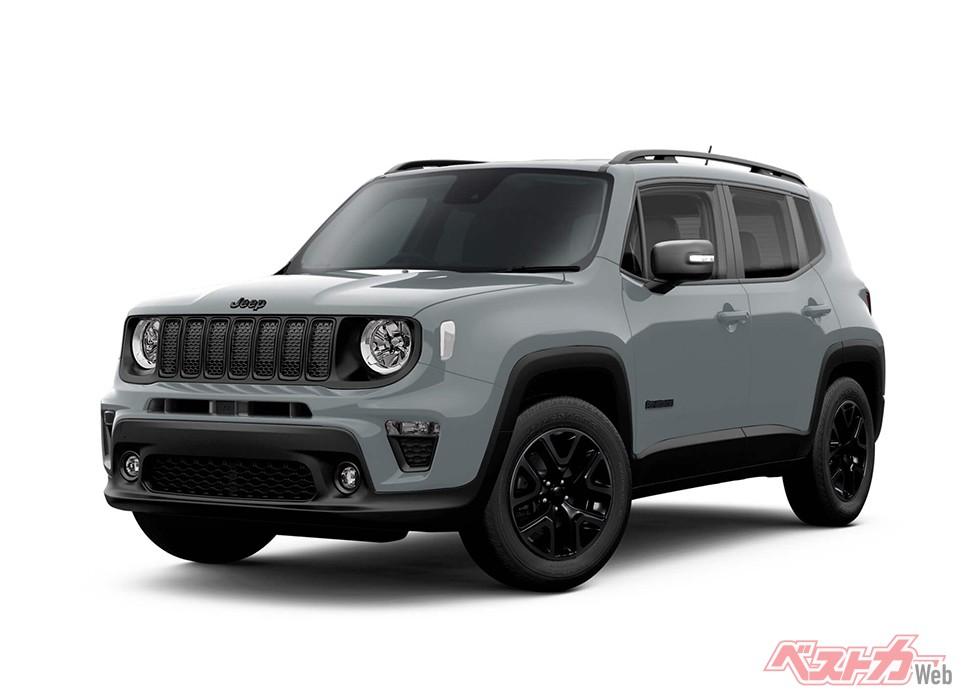 ジープレネゲード ナイトイーグル。高さ調整機能付のカーゴフロアやシルバーアクセントステッチのファブリックシートも特別装備