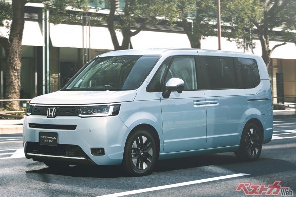 毒々しいクルマだらけの世の中に突如現われた清楚なステップワゴン エアー。それはまさに「白ワンピの美少女」の如し!