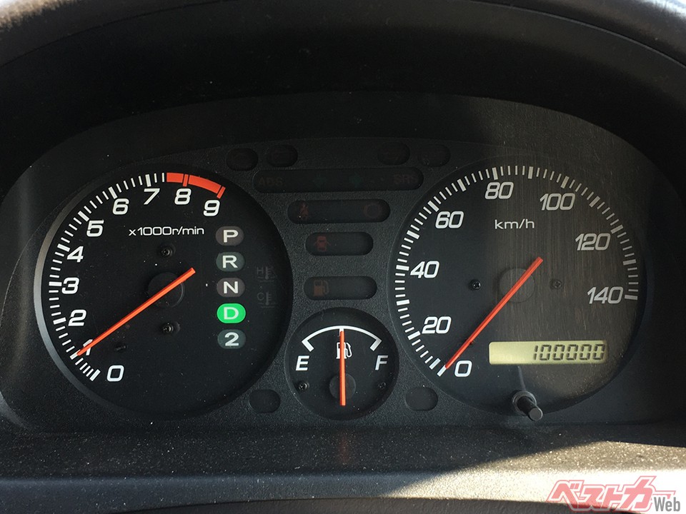 「走行10万km車」の評価は、その中古車の年式によって異なる