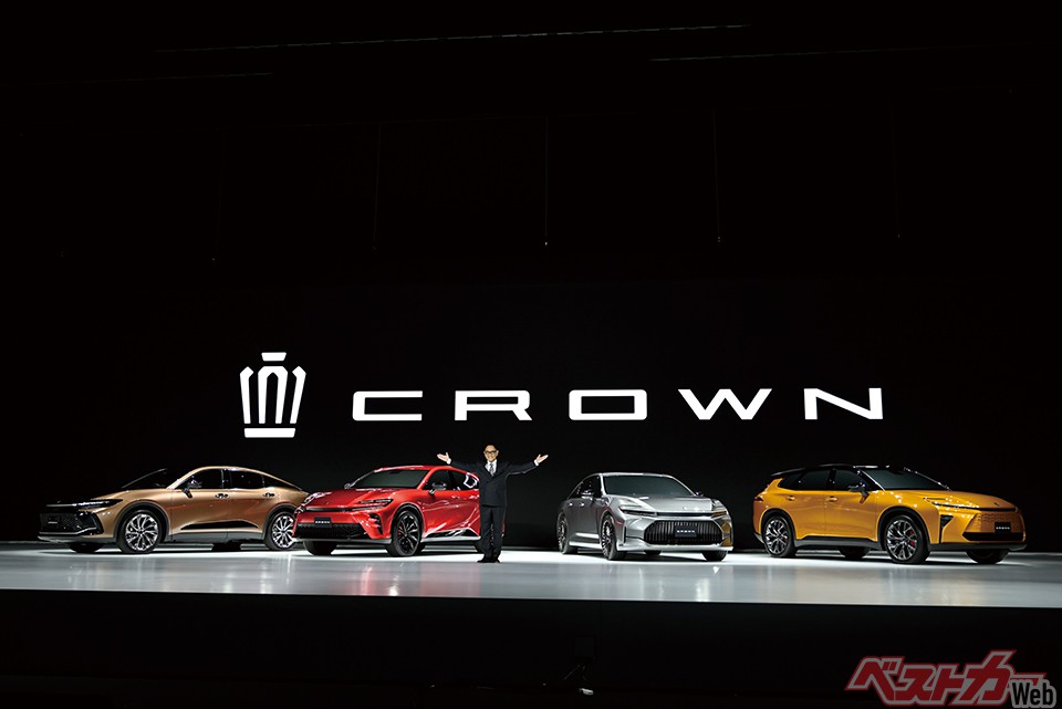 2022年7月15日に幕張メッセで行われた新型クラウンの発表会。「新型クラウンです!」と、豊田章男社長が紹介すると、なんと4台ものクルマが現われた。そのすべてが「クラウン」だ