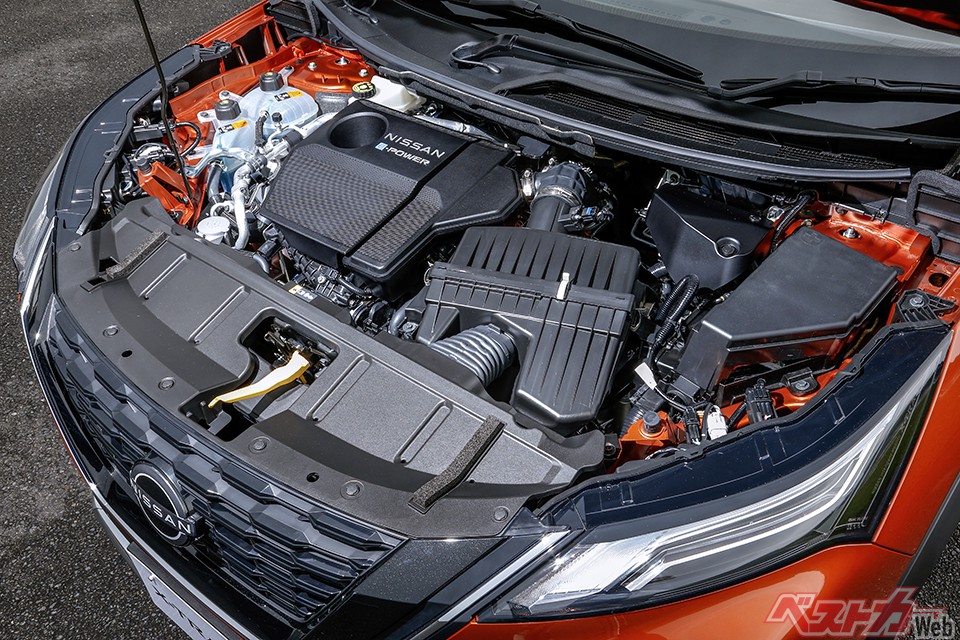 1.5L、直3のVCターボは144ps/25.5kgmをマーク。圧縮比を8〜14まで自在に可変。排気量に換算すると1.5〜2.8Lに相当。それに高出力モーター(204ps/33.7kgm)が組み合わされる