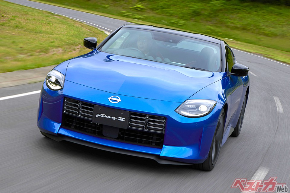 バージョンSTの6MTと標準グレードの9ATをテストドライブ!