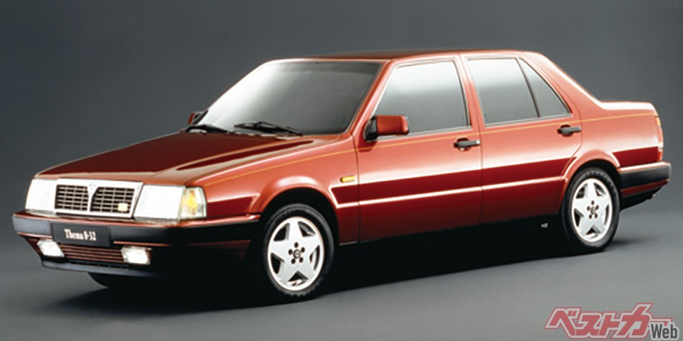 【イタリア×イタリア:308のV8エンジンを搭載】ランチア テーマ8.32。ランチアのフラッグシップサルーンのテーマ832。832は8気筒32バルブを意味する