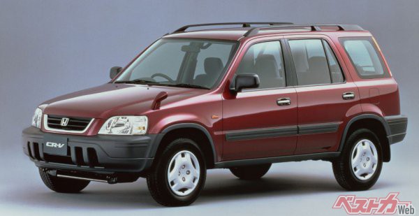 初代CR-V（1995年10月発売）もシビックの派生モデルとして開発が進められた