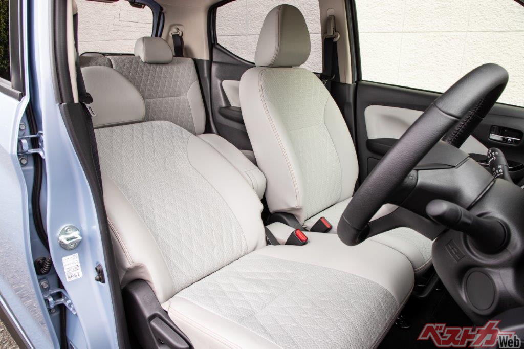 試乗車(Pグレード)はプレミアムインテリアパッケージ(5万5000円)を装備