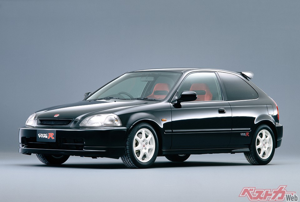 シビックタイプRの中古車の場合、割安な買い得感のあるおススメ車というのはない状況。名作と言われる初代モデルを選ぶのもよし!