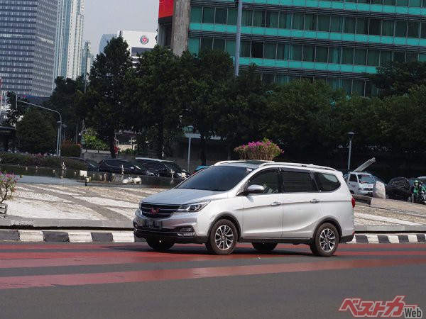 中国・ウーリン（上海通用五菱汽車）製や韓国・ヒョンデの自動車も目についた