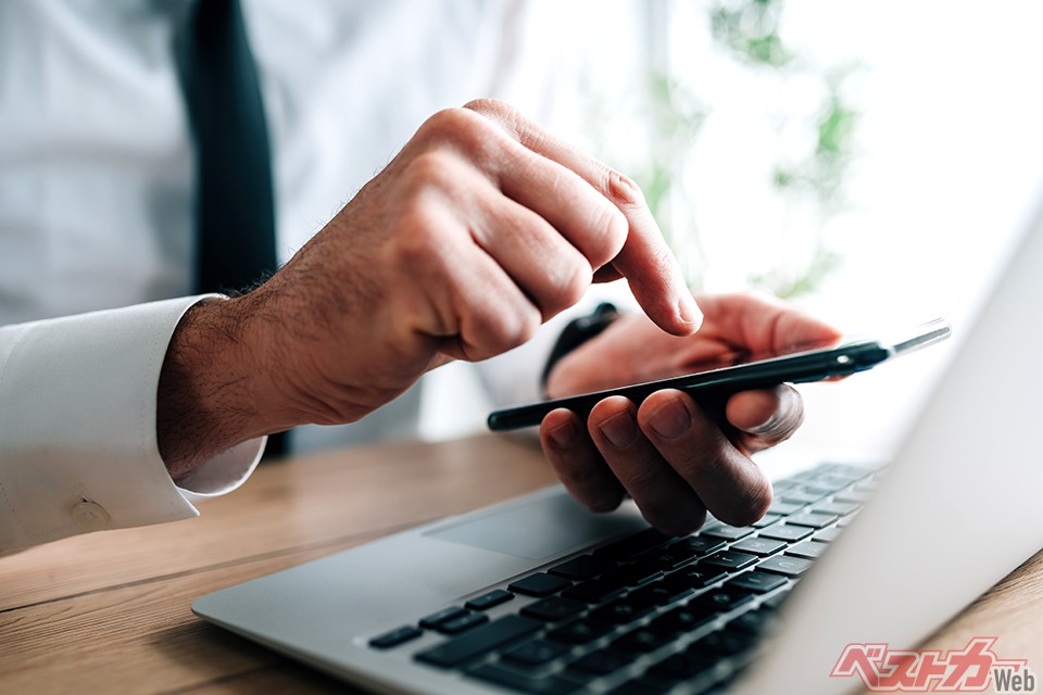 「極端な節約」ではなく、「面倒なので高いまま契約しているスマホ代」などの“無駄”を削ぎ落とす(Bits and Splits@AdobeStock)