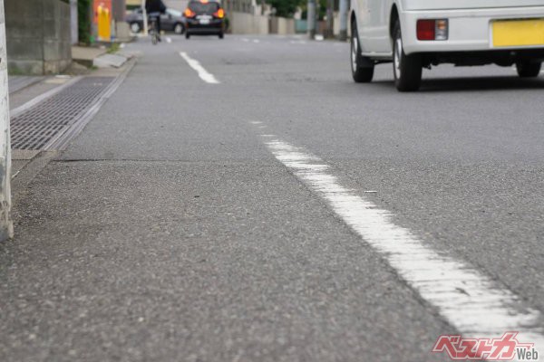 道路に引かれた破線と実線ってなにが違うの？　路上のさまざまな「線」を解説！