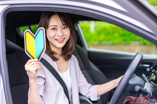 AT限定免許を選ぶ人が増えている背景には、自動車教習所のシステムにも関連がある（maroke＠AdobeStock）