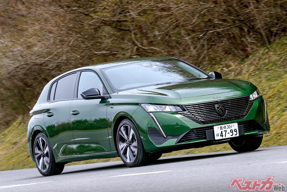 総合1位に輝いたプジョー308。片岡英明氏と渡辺陽一郎氏が1位に選出