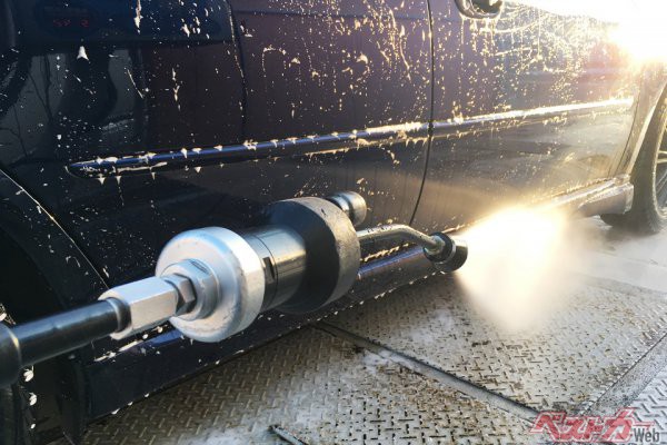 こんな使い方はng コイン洗車場やスタンドの 高圧洗浄機 うまい使い方と注意点 自動車情報誌 ベストカー こんな使い方はng コイン洗車場やスタンドの 高圧洗浄機 うまい使い方と注意点 自動車情報誌 ベストカー