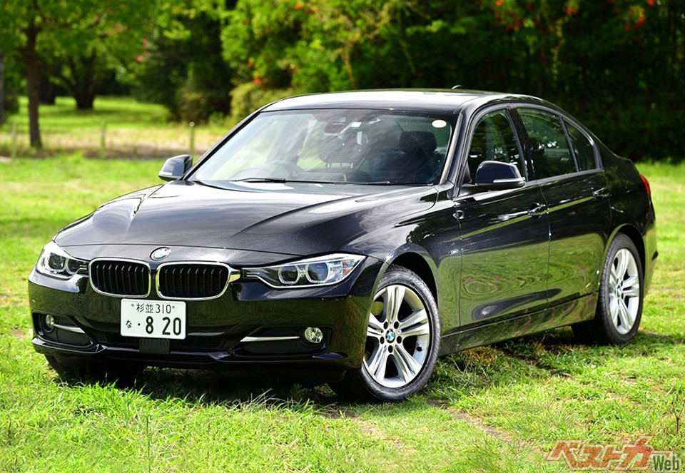 筆者の先代3シリーズ(320d)は3年落ちで新車価格のほぼ半額(235万円)だった。この値段でエリートの乗り物が買える。スバラシイ!