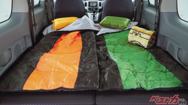 マルチベッドで車中泊可能