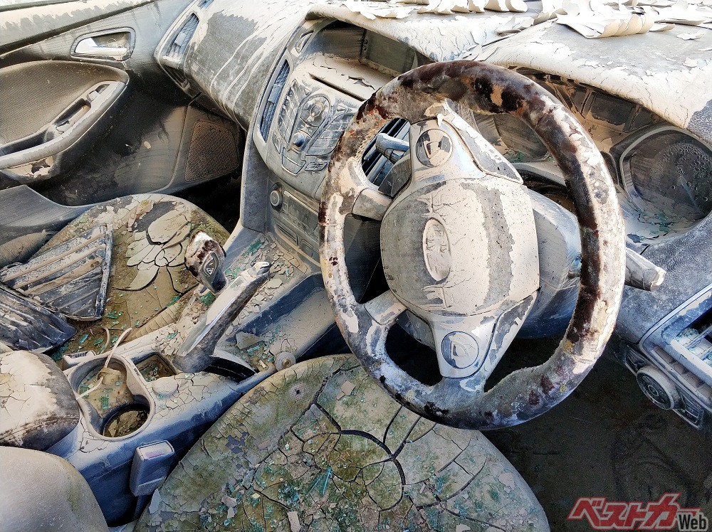 格安だからといって手を出してはいけない 水没車 冠水車の注意点と見分け方 自動車情報誌 ベストカー 格安だからといって手を出してはいけない 水没車 冠水車の注意点と見分け方 自動車情報誌 ベストカー