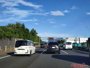 イライラするのは損！　前走車のブレーキランプがひんぱんに光るのはこれが原因かも？