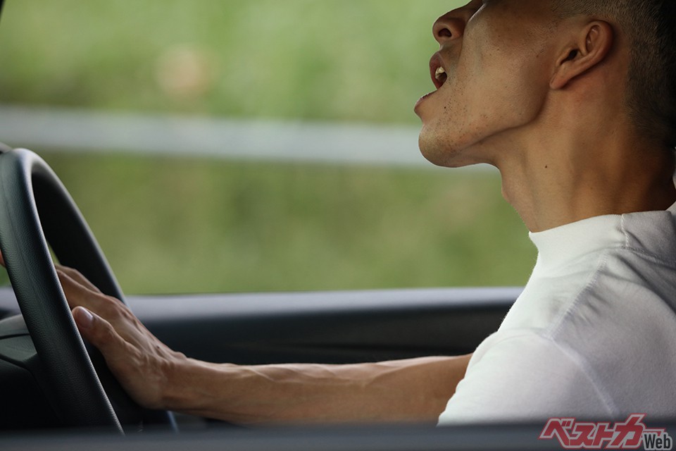 あおられないための運転術 あおられる側にも原因あり!? 車間開けすぎ追い越し車線居座りは避けるべし!
