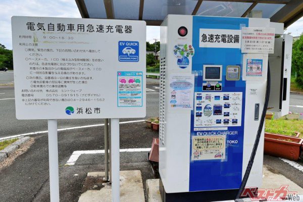 充電器が日本各地で設置されているとはいえ、国側も本気で充電インフラの整備に全力を注いでいるとは言えないのが日本の現状だ