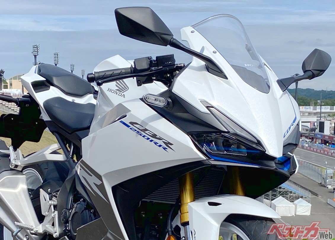 CBR250RRがトラコン&クラス初ウイングレット投入へ! カワサキとの“RR”ガチンコ対決は必至!?