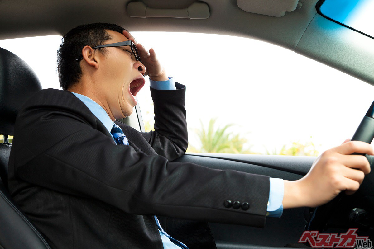 事故につながるかも!? もし運転中に睡魔におそわれたら? 知っておくべき対策