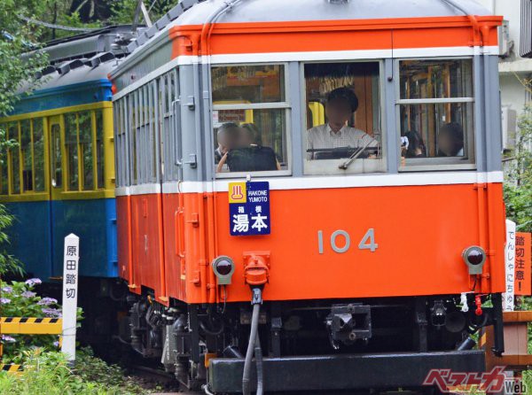 連続する急カーブ、急こう配を体験！　秋の行楽、箱根観光は登山電車でいかが？