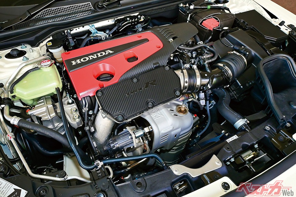 エンジンは直列4気筒1995ccのK20C型で従来型と同じ。吸気経路のフリクション低減やターボチャージャーの小型軽量で最高出力330ps、最大トルク42.8kgmを発揮