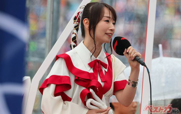 3年ぶり開催のF1日本GPにトップ声優・水樹奈々登場!! 9万4000人を魅了しSNSで「感動した…」の声多数