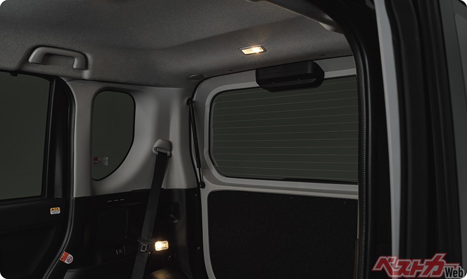 ラゲッジルームランプ(天井/デッキサイド右側)