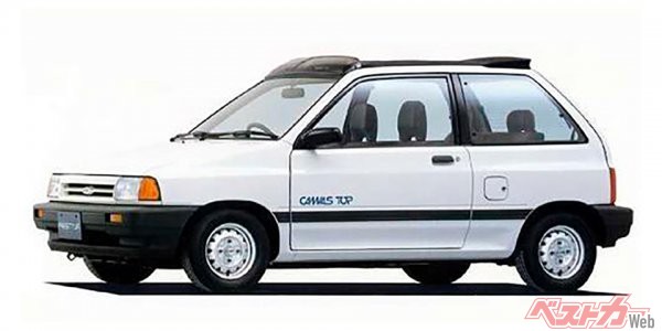 1986年登場のフォード フェスティバ。マツダが当時のオートラマ店で販売しており、日本初の電動キャンバストップを採用していた