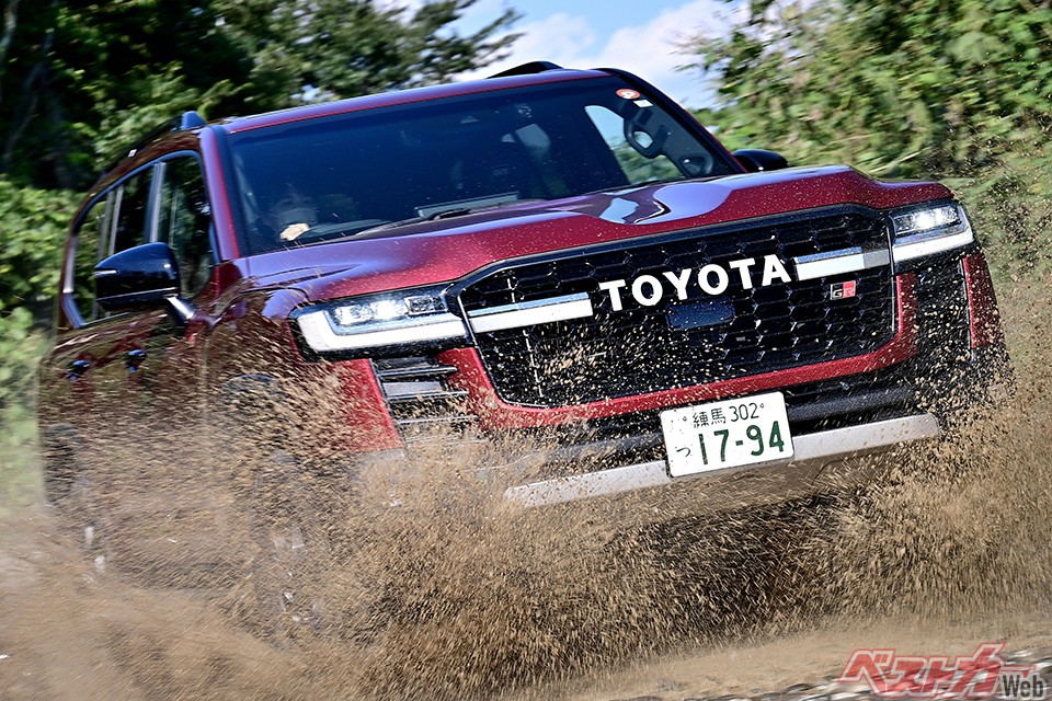 プラドの納車長期化!! ランクル300も受注停止解除の気配なし……ランクル兄弟の中古価格は高騰するのか?