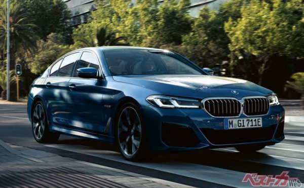 BMW5シリーズセダン。ボディサイズは全長4975×全幅1870×全高1480mm