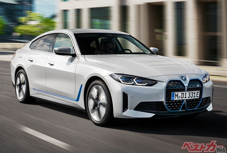 BMW i4。航続距離の長さもさることながら、全幅1850mmで機械式駐車場が使用できる点も魅力的