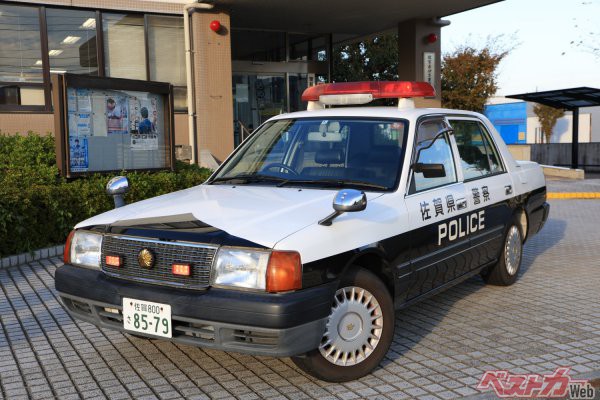 伊万里警察署のコンフォート。後継車が到着するまでは使用を継続するとのことだ。佐賀県県警にはこのほか唐津警察署にもコンフォートパトカーが現役で使用されている