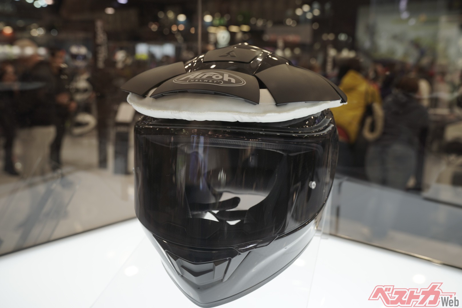 エアバッグにスカウター! バイク用ヘルメットの新時代が始まったーッ