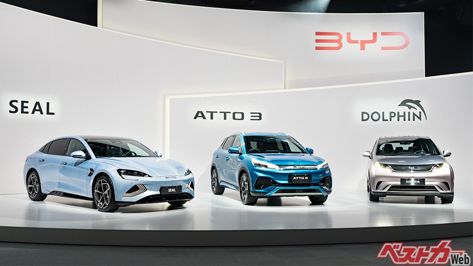 今年（2022年）7月、日本乗用車市場参入発表を行った会場で、今後日本に導入する3モデル（左からセダンの「SEAL」、SUVの「ATTO3」、コンパクトの「DOLPHIN」）をお披露目したBYD