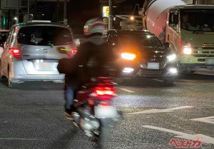 歌手のYOSHIさん右直死亡事故は防げなかったのか？　バイクの右直事故を防ぐにはどうすればいいのか？　クルマ・バイク双方の運転手が徹底すべきこと