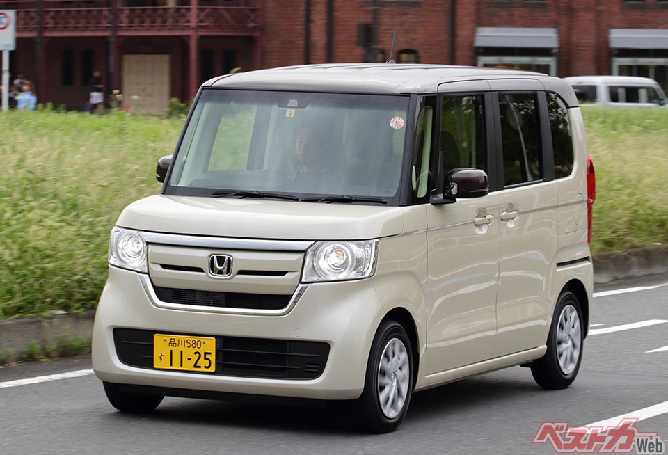 ホンダ N-BOX(144万8700~225万2800円)。「室内高が高くてイイ。ノーマルターボがバランスとれてる」と松田氏(僧侶モードの時は松田師、と呼ぶべきか!?)