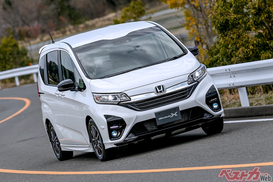 ホンダ フリード(227万5900~327万8000円)。「モデューロXが特にイイんだけど予算がねぇ」(松田氏)