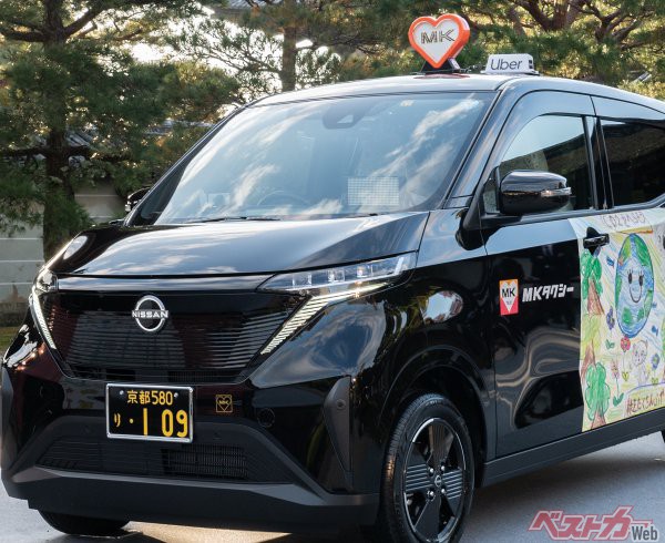 古都京都で「軽EV」が走る!! エムケイほか2社が日産サクラのタクシーを採用＆運行開始！