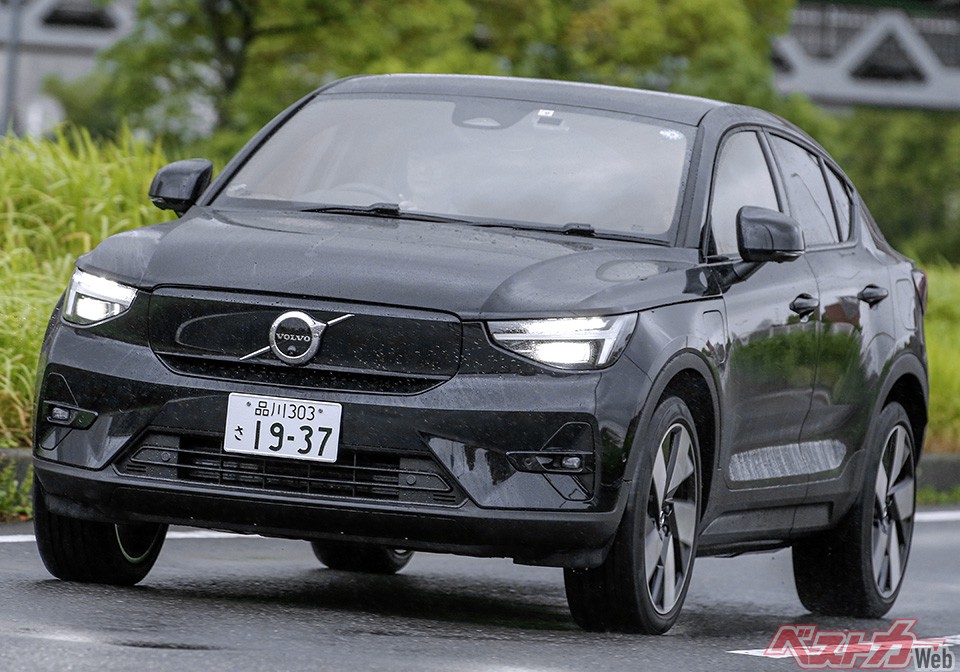 ボルボ C40 Recharge Ultimate Twin motor。全高以外のサイズはXC40と変わらない。価格は699万円