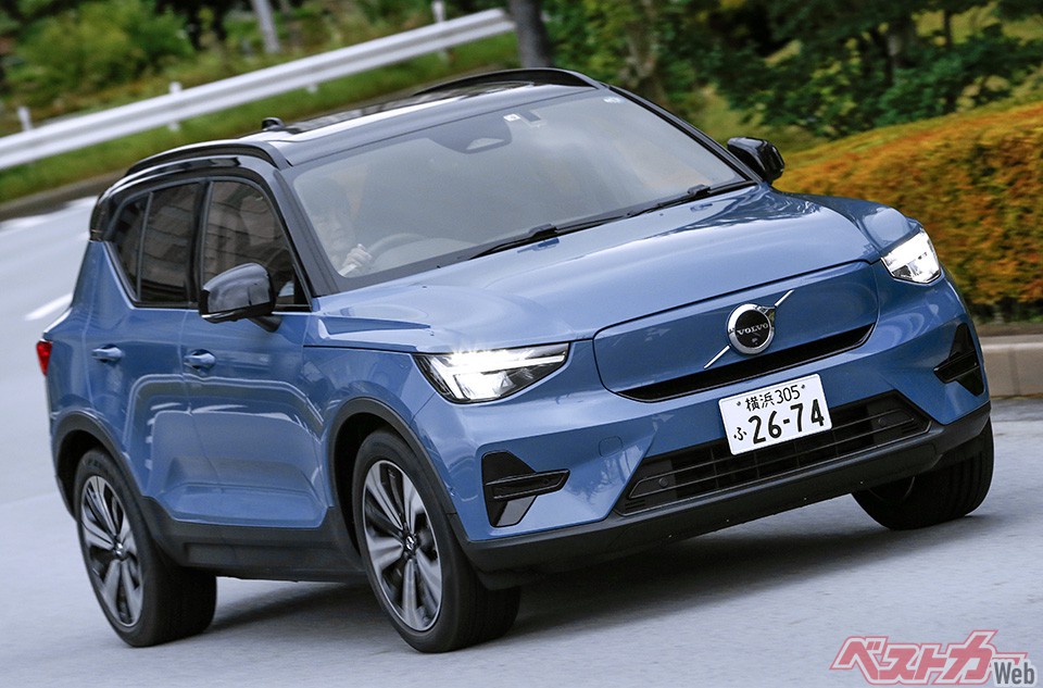 ボルボ XC40 Recharge Plus Single motor。2017年のデビュー以来初となるフェイスリフトが行われている。価格は579万円