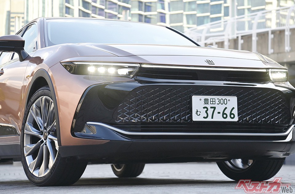 2.5L直4ハイブリッドTHS-IIを搭載。22.4km/Lと抜群の低燃費のほか、力強い加速感も味わえる優秀なパワートレーンだ