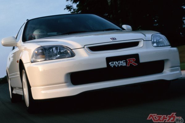 頭文字d 世代のおっさん感涙 走り屋が愛した猛車列伝 自動車情報誌 ベストカー 頭文字d 世代のおっさん感涙 走り屋が愛した猛車列伝 自動車情報誌 ベストカー